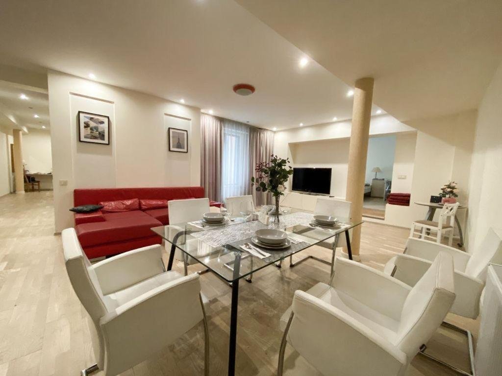 Old Town Apartment With Private Elevator Riga Esterno foto