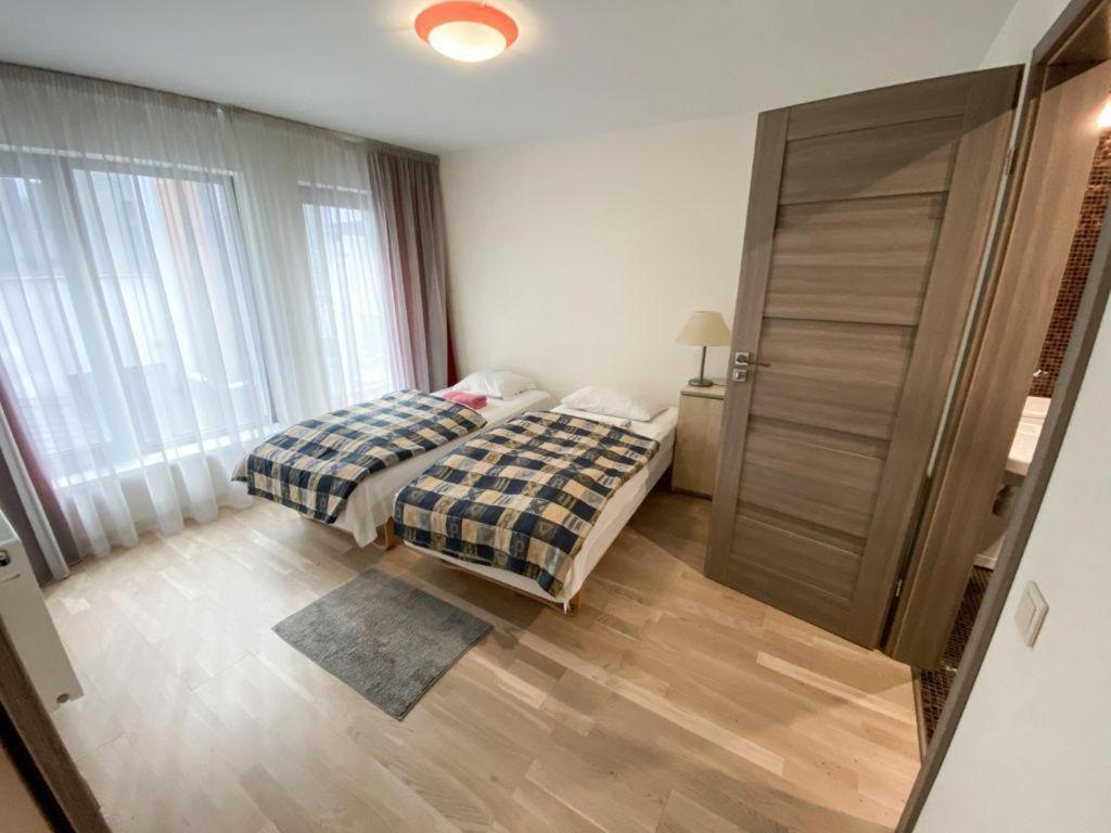 Old Town Apartment With Private Elevator Riga Esterno foto