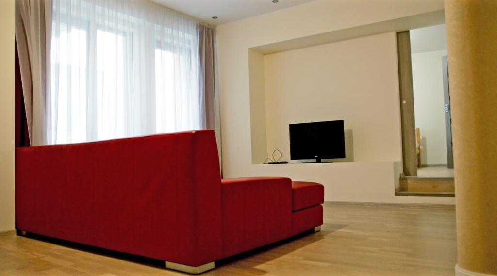 Old Town Apartment With Private Elevator Riga Esterno foto