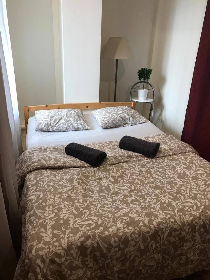 Old Town Apartment With Private Elevator Riga Esterno foto