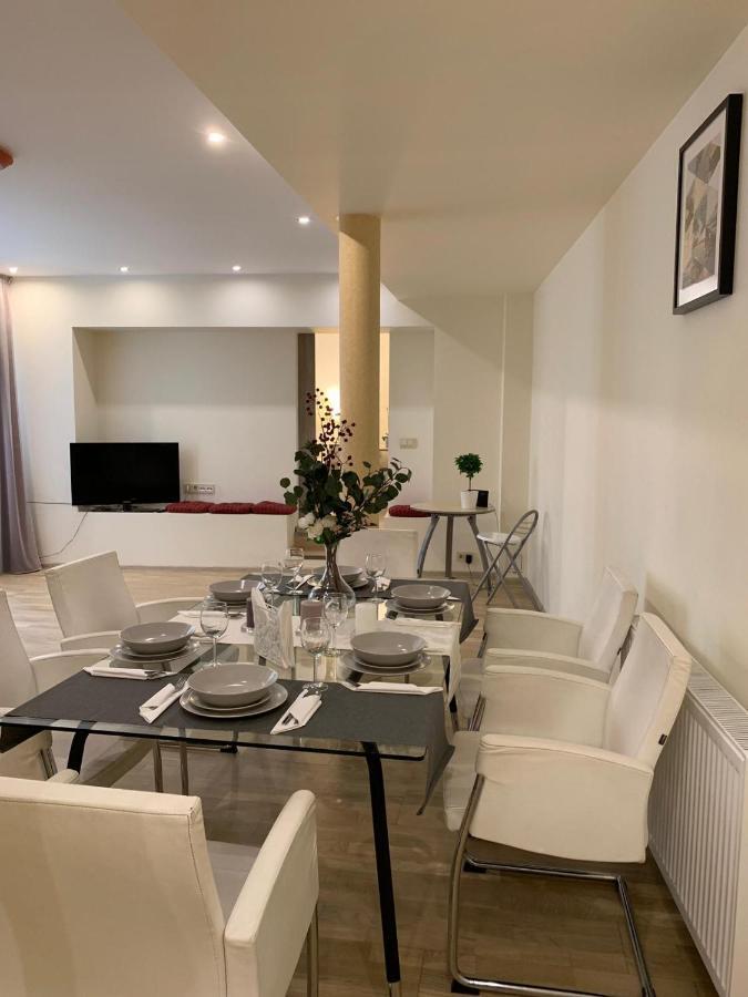 Old Town Apartment With Private Elevator Riga Esterno foto